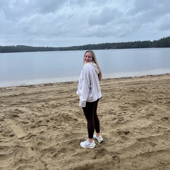 Meet your Posher, Abagail - Picture 1 of 1